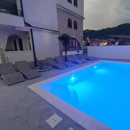 Apartment In Barbat Mit Grosser Terrasse By Interhome *